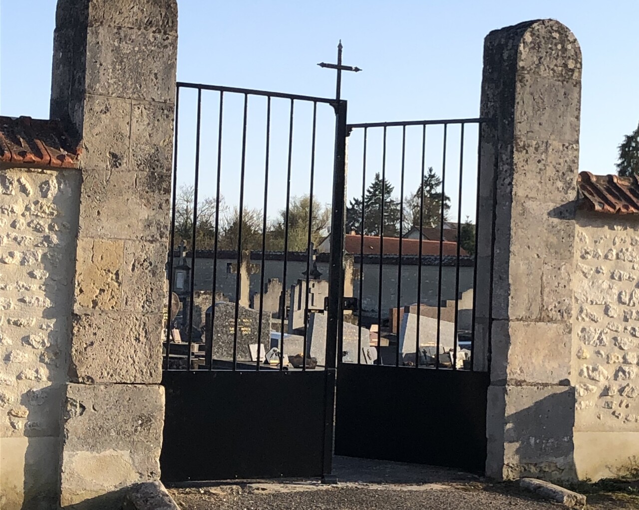 Réfection de la porte du cimetière