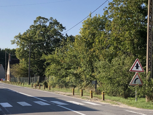 Pose de plots route de Chambon
