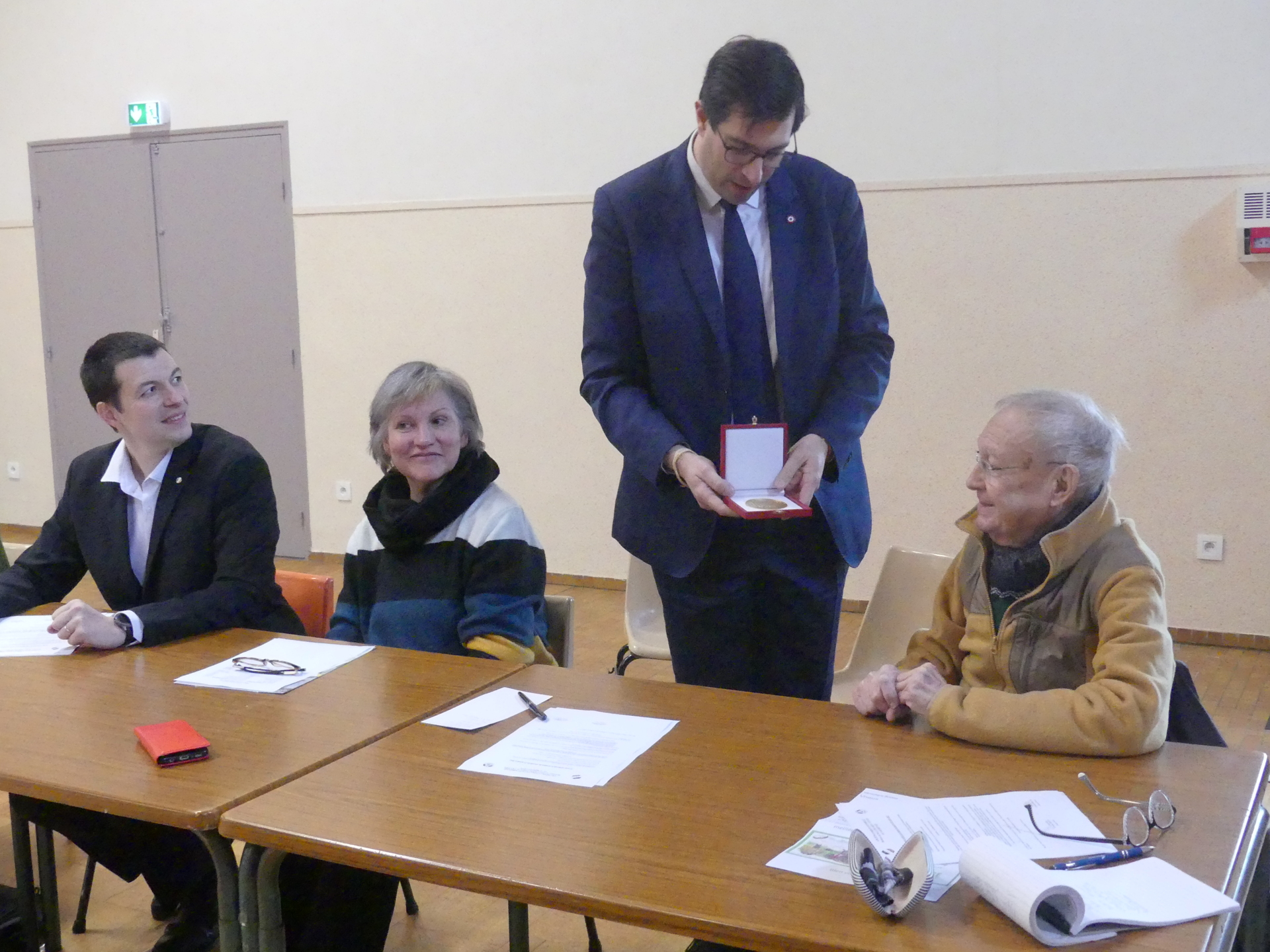 Remise médaille de l'Assemblée Nationale à Claude Sébline