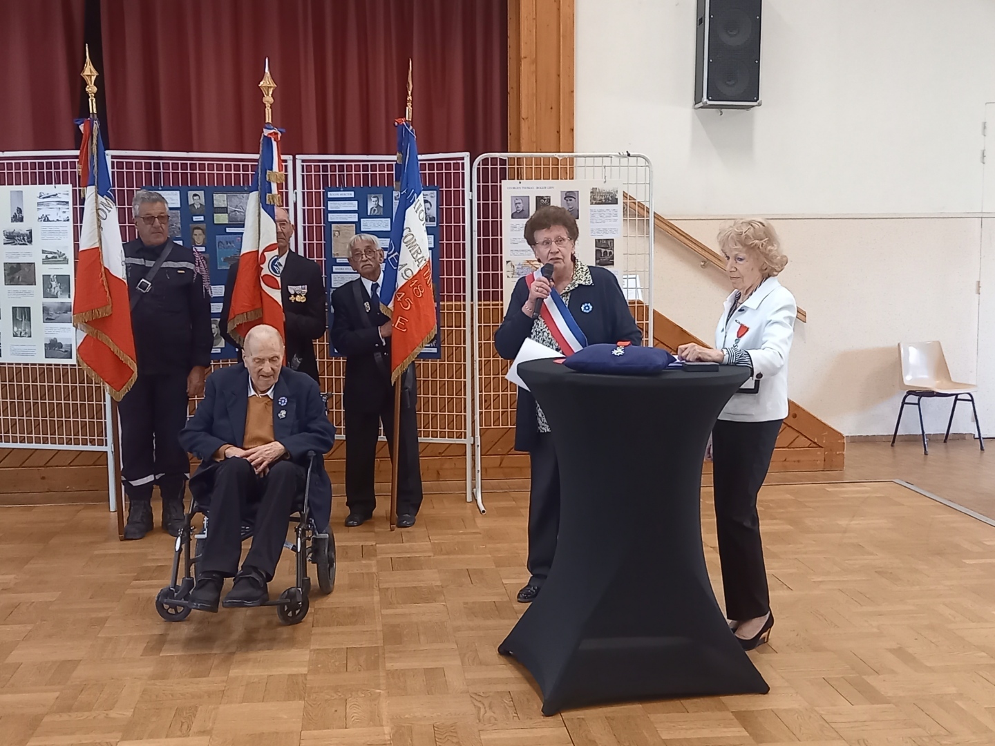 Remise de la Légion d'Honneur à René Séjourné