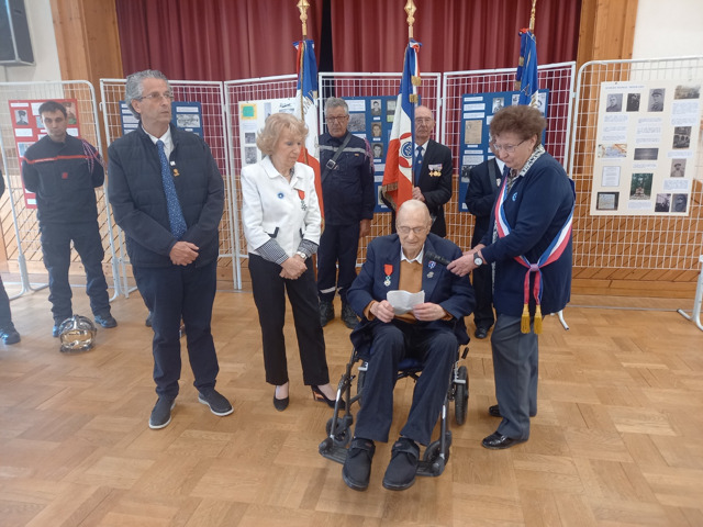 Remise de la Légion d'Honneur à René Séjourné